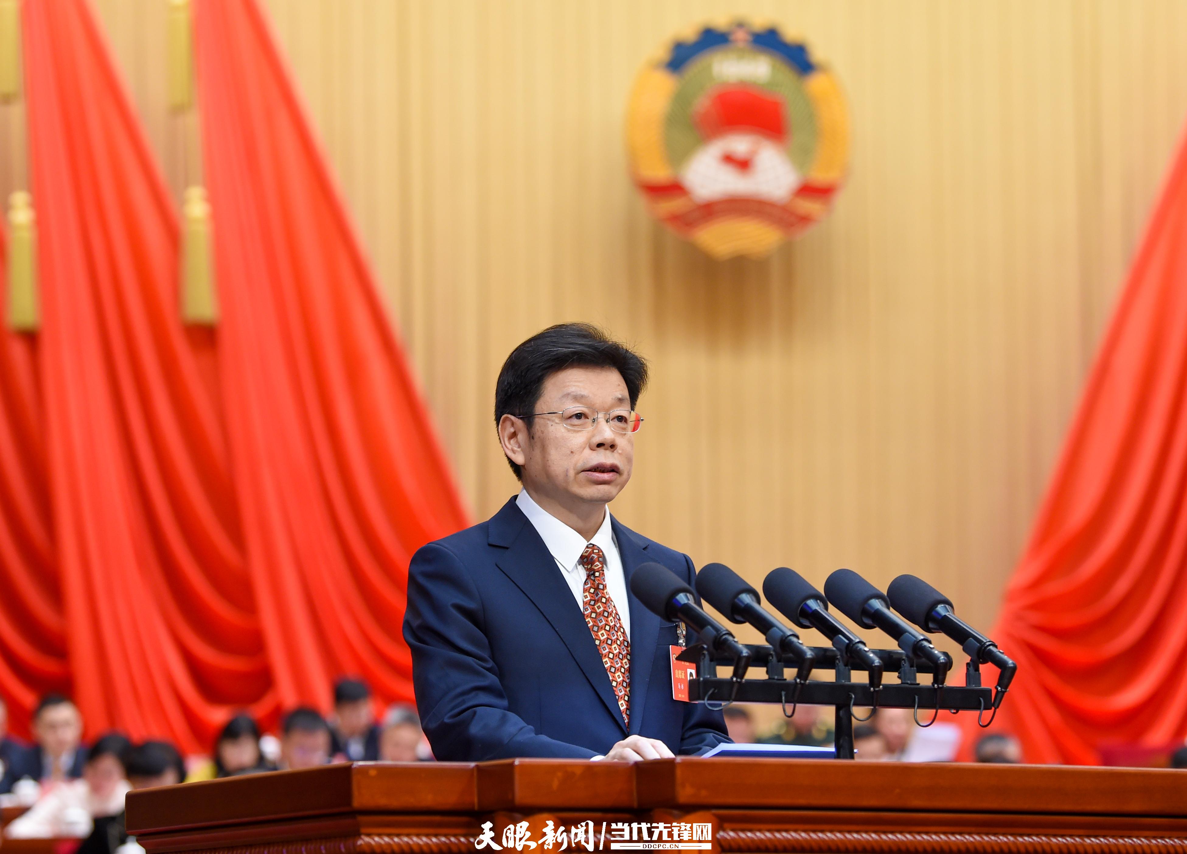 馬杉委員發(fā)言。 貴州日報天眼新聞記者 班浪 攝 (1).JPG